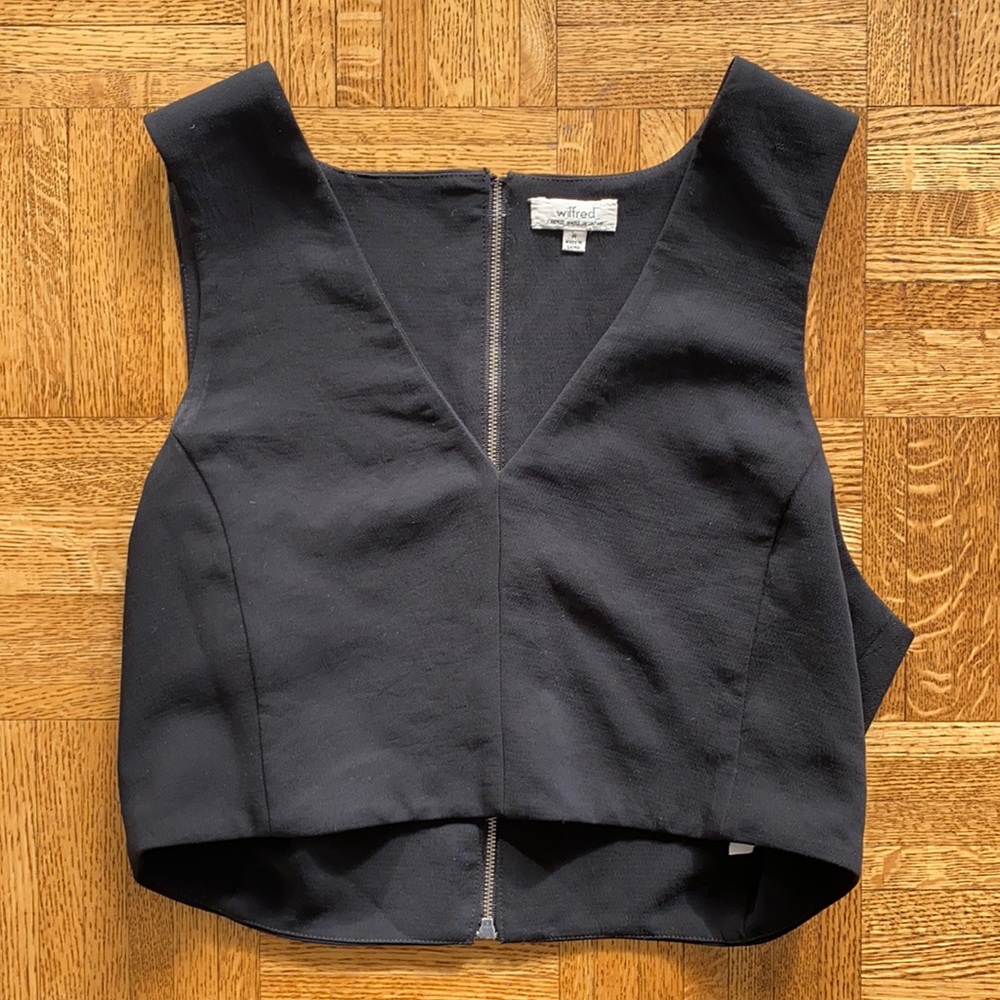 Black Zip Up Crop Top from Aritzia/Wilfred - Size M